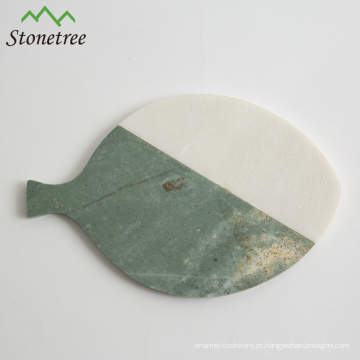 Placa de servir de queijo de pedra de mármore em forma de peixe